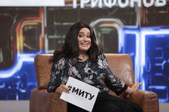 Мариан Бачев като Мегз Каканашева