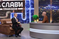 Тодор Башиянов като Румен Радев