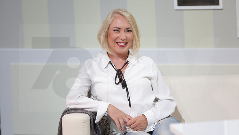 Юлия Костадинова на гости в Шоуто на сценаристите, 8 юни 2021 г.